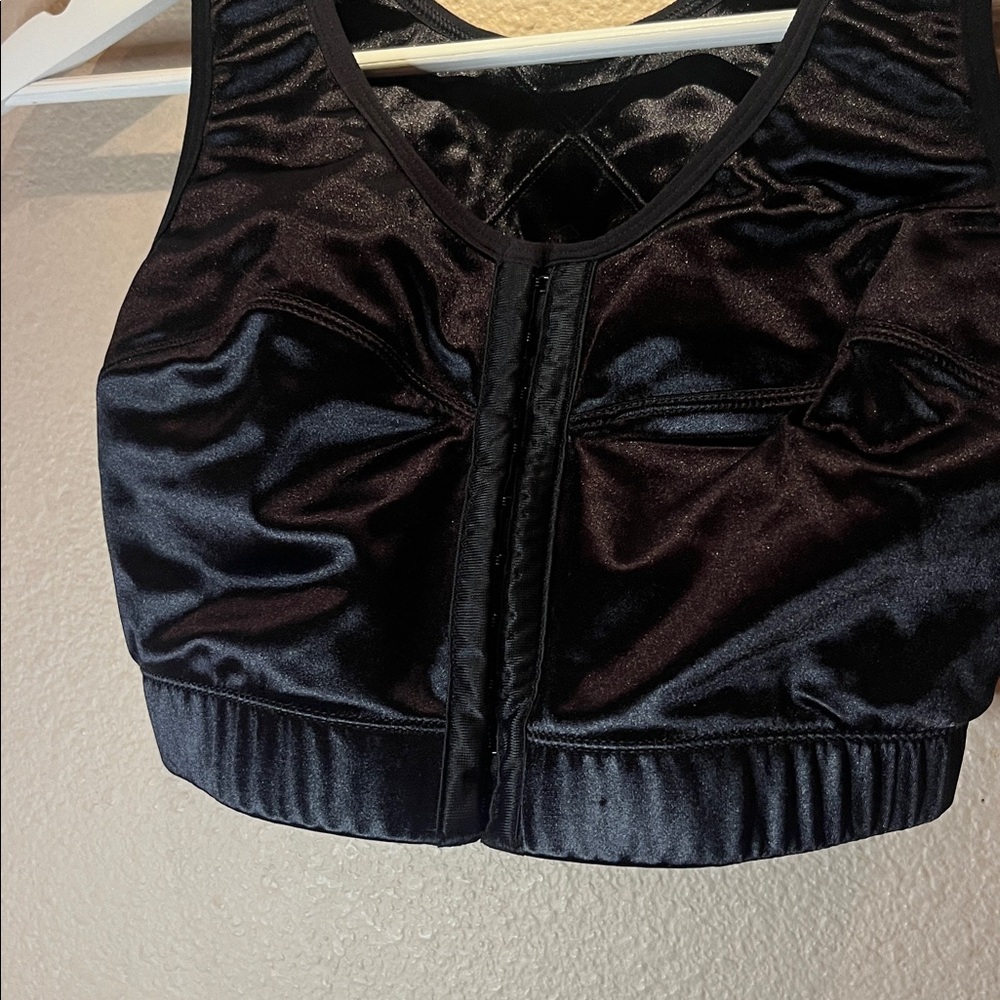 Front-Close Supportive Sports Bra - Black - Picture 4 of 8
